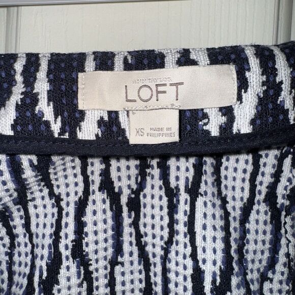 Ann Taylor Loft Women's Tulip Mini Skirt XS Navy White Geometric Pattern Casual - Picture 4 of 8